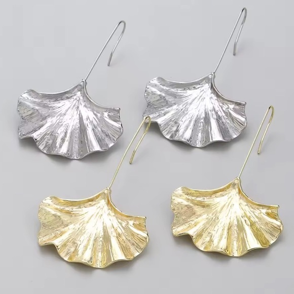 NEW ZARA  Gold Leaf Earrings - Picture 9 of 13